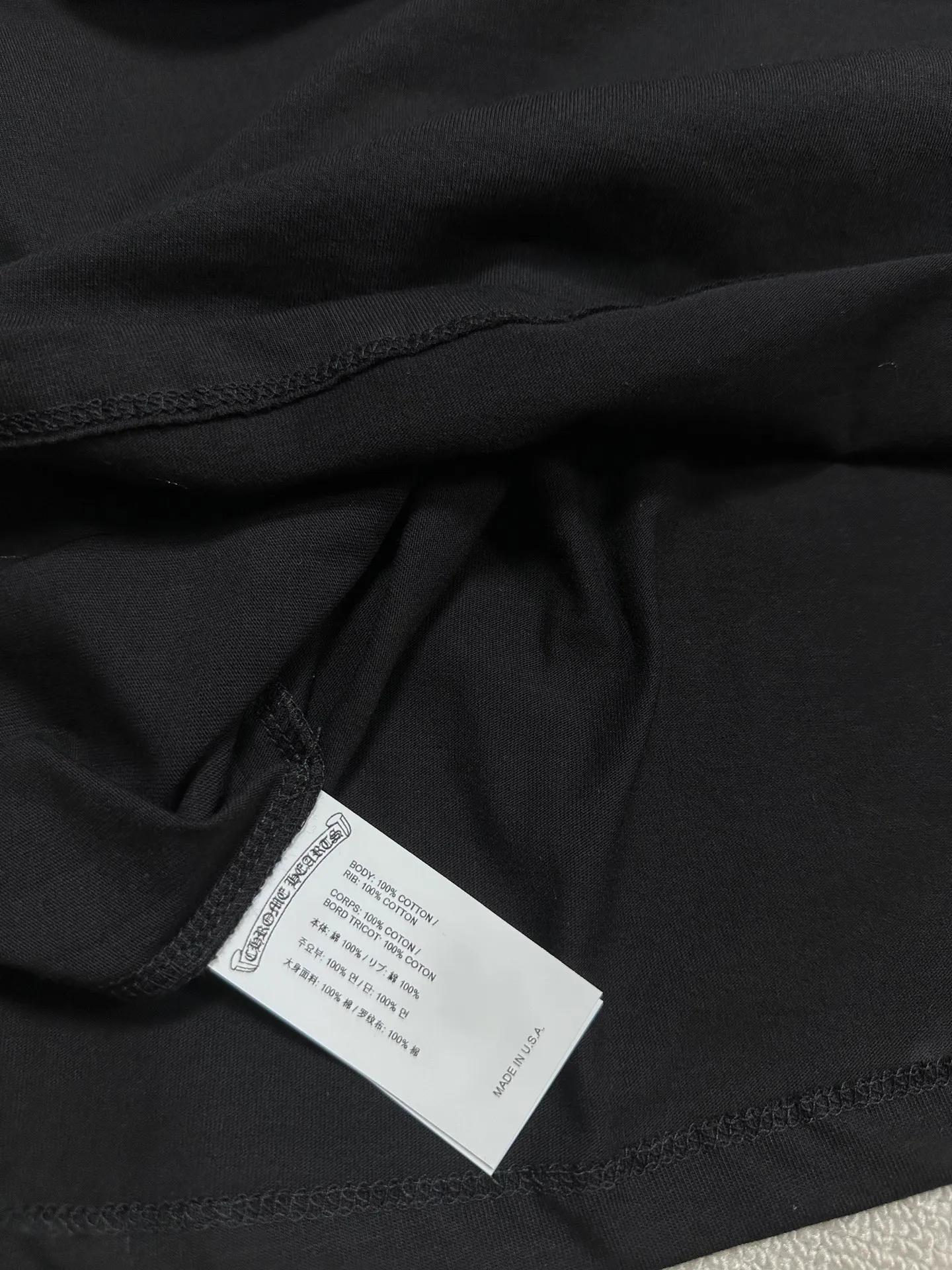 P290 Chrome Hearts/Chrome Hearts CH black flocked cross round neck long sleeves, custom-woven and dyed 40 yarn surface pattern with scratchy fabric, ready-made garments are made of YB consistent electrostatic flocking process, which is not an ordinary lettering mold process, and the colors are different at different angles. Brand new collar label (not the previous leather label) and washed label.  Size：S/M/L/XL